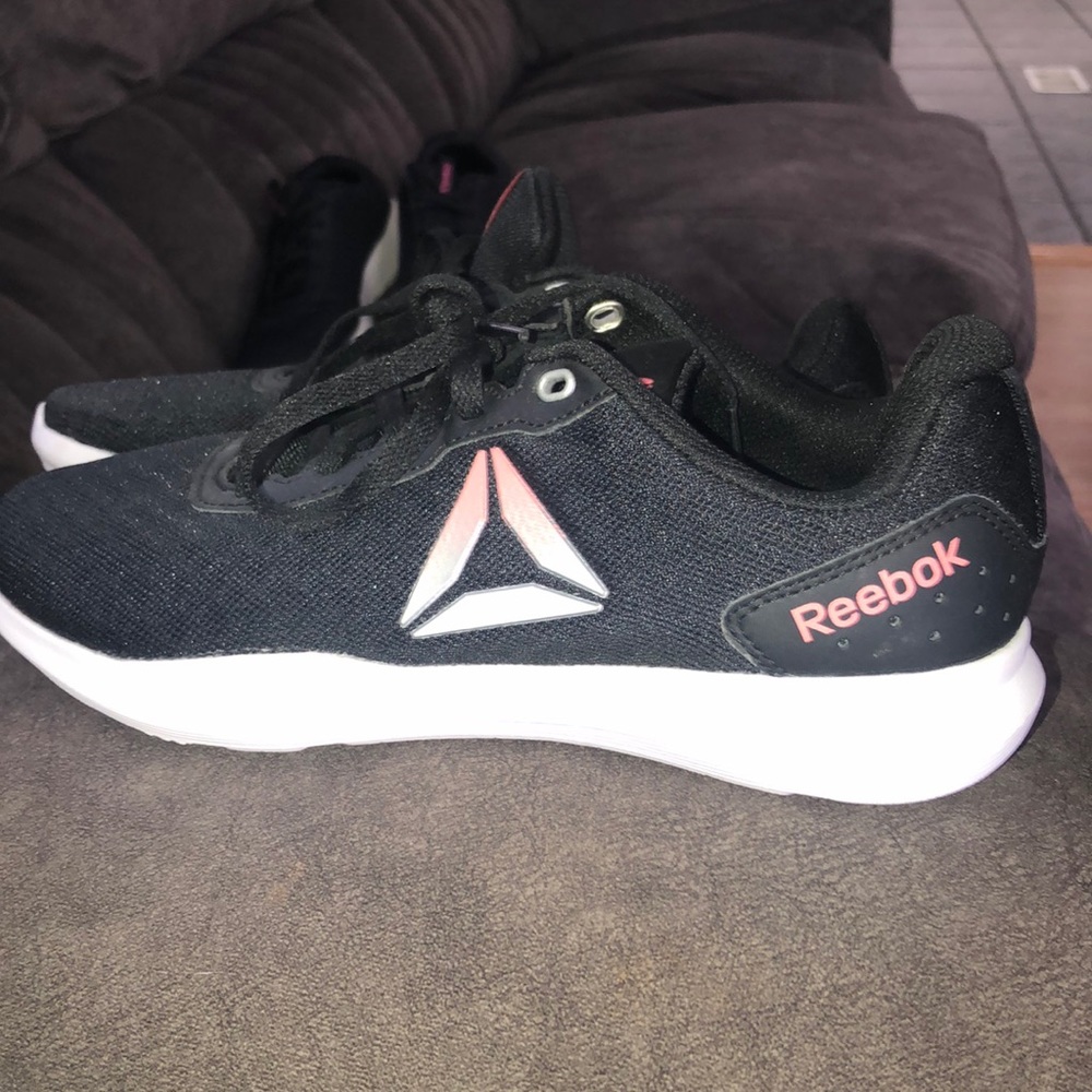 Women’s Reebok lightweight Sprint size 8 very nice worn once